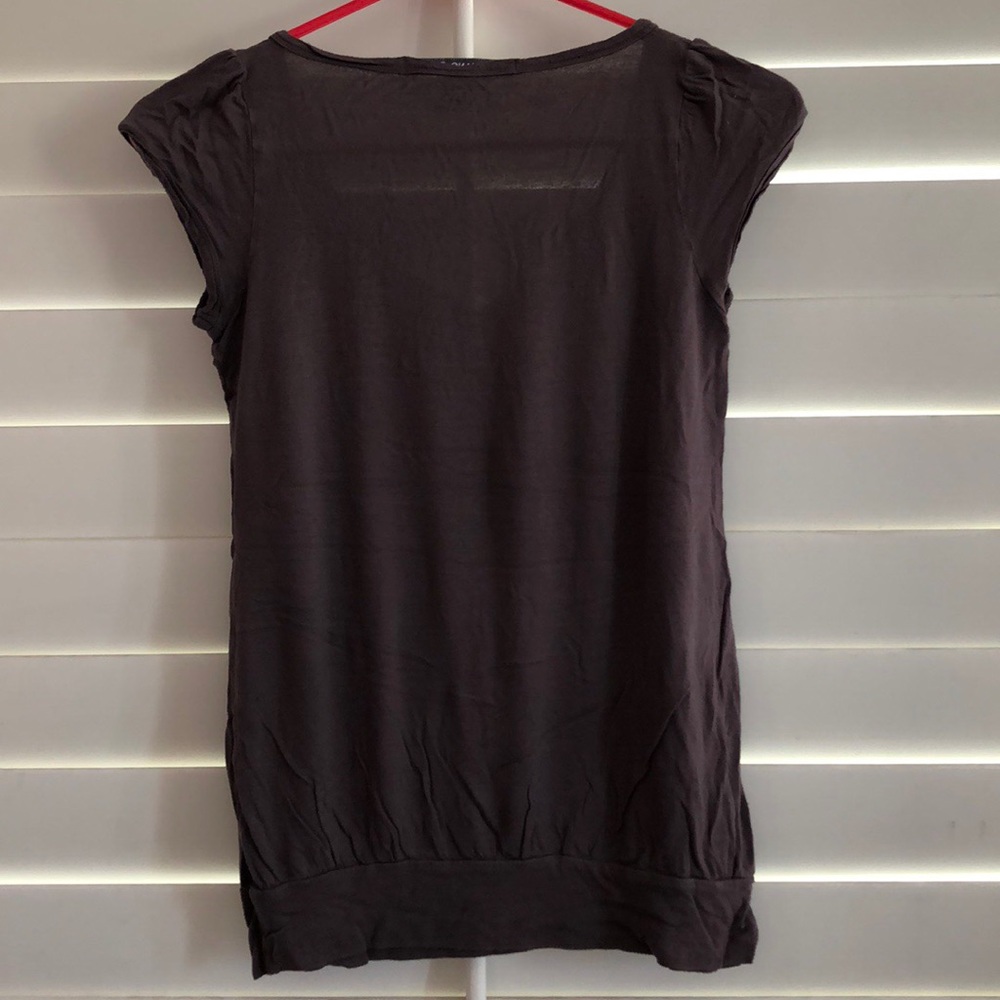 [5 for $25] Muted eggplant one button vneck top